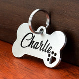 Médaille chien gravée Os minimaliste avec découpe de patte