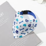 Collier petit chien avec bandana bleu avec cœurs, pattes et os