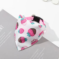 Collier petit chien avec bandana motif fraises roses et chocolat