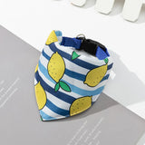 Collier petit chien avec bandana motif citron sur rayures bleues